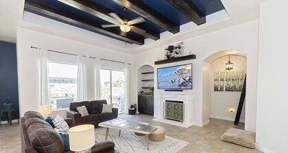 Southwest Luxe Golf Retreat + EV, Theater, Hot Tub
