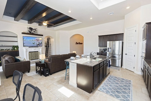 Southwest Luxe Golf Retreat + EV, Theater, Hot Tub