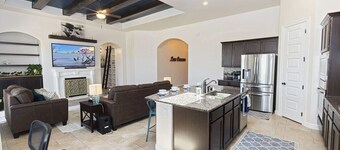Southwest Luxe Golf Retreat + EV, Theater, Hot Tub