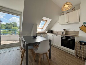 Fridge, oven, dishwasher, toaster - Ty Amann, overlooking the bay 2* in the heart of Forêt-Fouesnant! (LA FORET FOUESNANT)