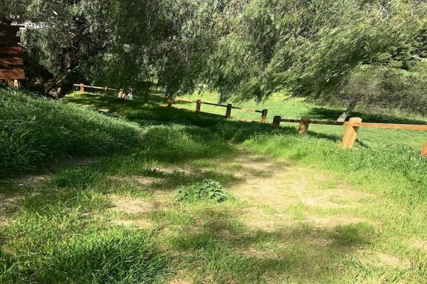Property grounds - Tranquil Equestrian Retreat in Shadow Hills – Ideal for Extended Stays (Los Angeles)