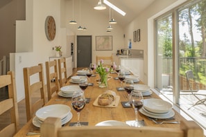 Dining - Sleeps 10 in 1 superking, 1 king and 3 full size bunk beds (6 single beds) (Kingussie)
