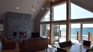 Téléviseur connecté, foyer, chaîne audio