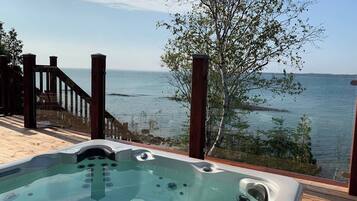 Tina de hidromasaje al aire libre