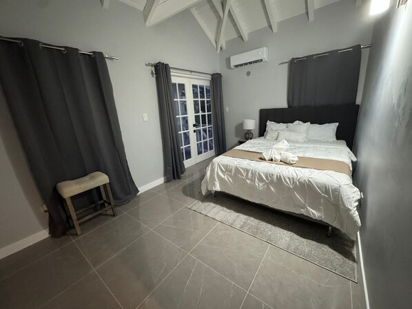 2 quartos, ferros/tábuas de passar roupa, Wi-Fi, roupa de cama