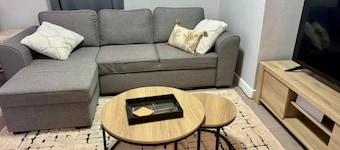 2-bedroom apartment in charming Sint Maarten with WiFi, AC