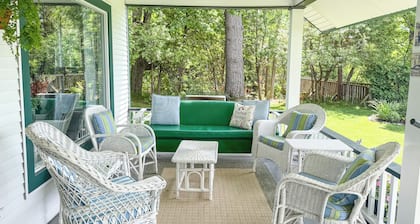 Birchgate – Historic Bluffside Cottage with Panoramic Bay Views