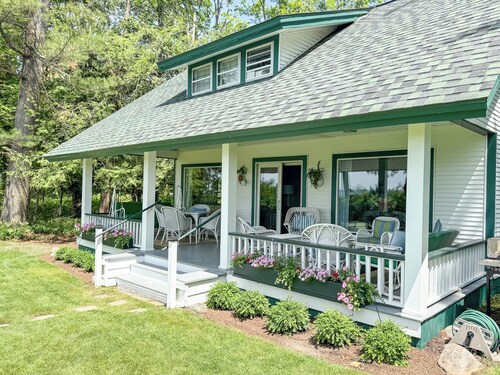 Birchgate – Historic Bluffside Cottage with Panoramic Bay Views