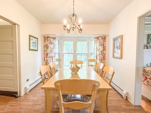 Dining - Birchgate – Historic Bluffside Cottage with Panoramic Bay Views (Harbor Springs)
