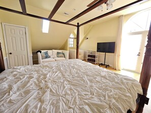 Iron/ironing board, free WiFi, bed sheets - Escape to your perfect home away from home, nestled just across from the beach. (Freeport)