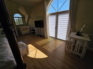 Iron/ironing board, free WiFi, bed sheets