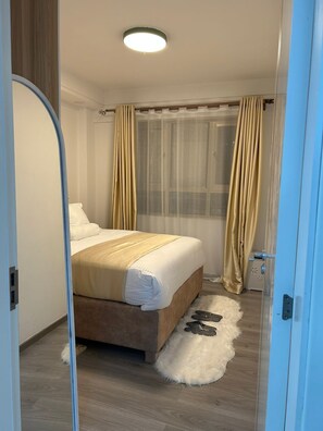 1 bedroom, desk, iron/ironing board, WiFi