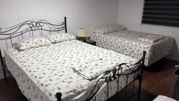 3 habitaciones, escritorio, tabla de planchar con plancha y wifi gratis