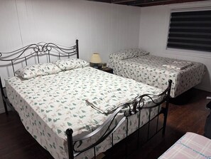 3 bedrooms, desk, iron/ironing board, free WiFi