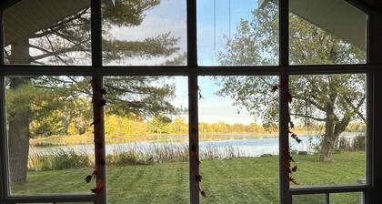 4-season chalet middle of nature on the edge of private lake with panorama view