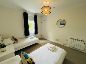 2 bedrooms, internet, bed sheets