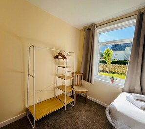 3 室のベッドルーム、アイロン / アイロン台、旅行用ベビーベッド、WiFi (無料)