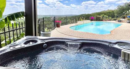 Best View in SATX! Exclusive Hilltop Gem|POOL|HTub