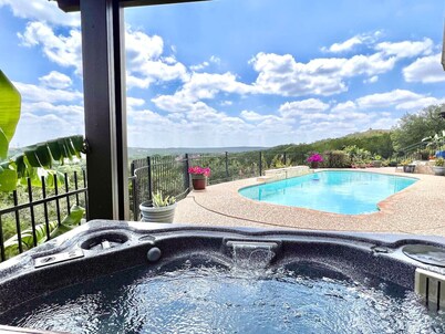 Best View in SATX! Exclusive Hilltop Gem|POOL|HTub