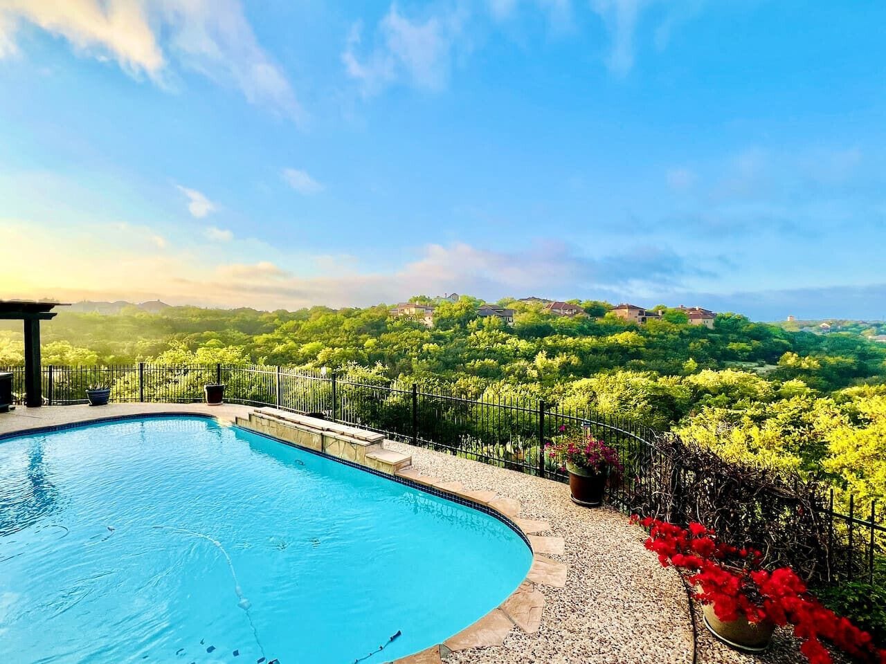 Lämmitetty uima-allas