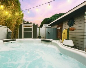 Outdoor spa tub - Charming Family Gem Walk to Restaurants and the Ocean! Private Hot Tub & Yard (Oceanside)