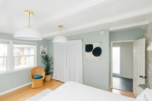3 bedrooms, desk, iron/ironing board, travel cot - Charming Family Gem Walk to Restaurants and the Ocean! Private Hot Tub & Yard (Oceanside)