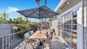 Outdoor dining - Charming Family Gem Walk to Restaurants and the Ocean! Private Hot Tub & Yard (Oceanside)