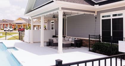 The Cottages 3 2BR2BA Dothan Pet Friendly Gorgeous Pool, Pickle Ball court, Gym