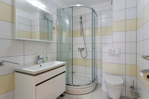 Dusche, Haartrockner, Handtücher, Seife