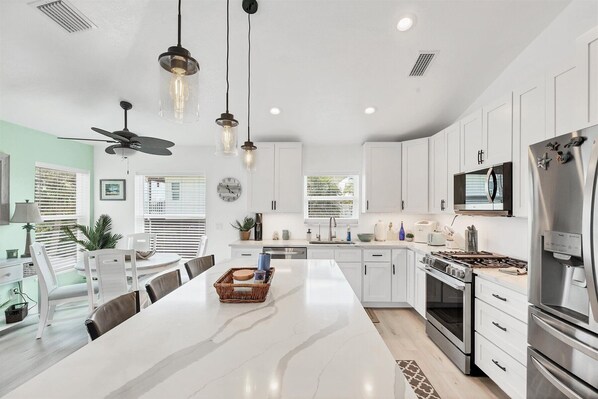 Fridge, microwave, stovetop, dishwasher