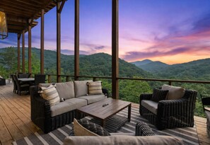 Property grounds - Inviting Luxe Retreat, Another Level View, Hot-Tub (Cherry Log)