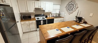 Close to UF Condo 2 Beds 1 Bath with parking in Gainesville, FL