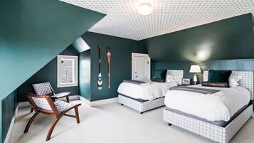 9 bedrooms, desk, iron/ironing board, WiFi