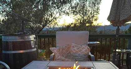 Charming 3-bedroom house with WiFi and AC in Hidden Valley Lake