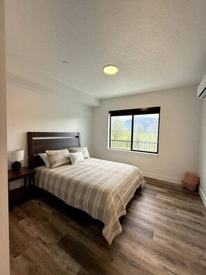 2 slaapkamers, reisbedje, gratis wifi, beddengoed