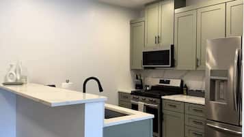 Coffee/tea maker, fridge, microwave, oven
