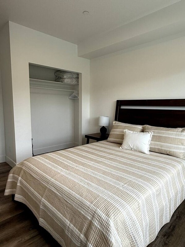 2 bedrooms, travel cot, free WiFi, bed sheets