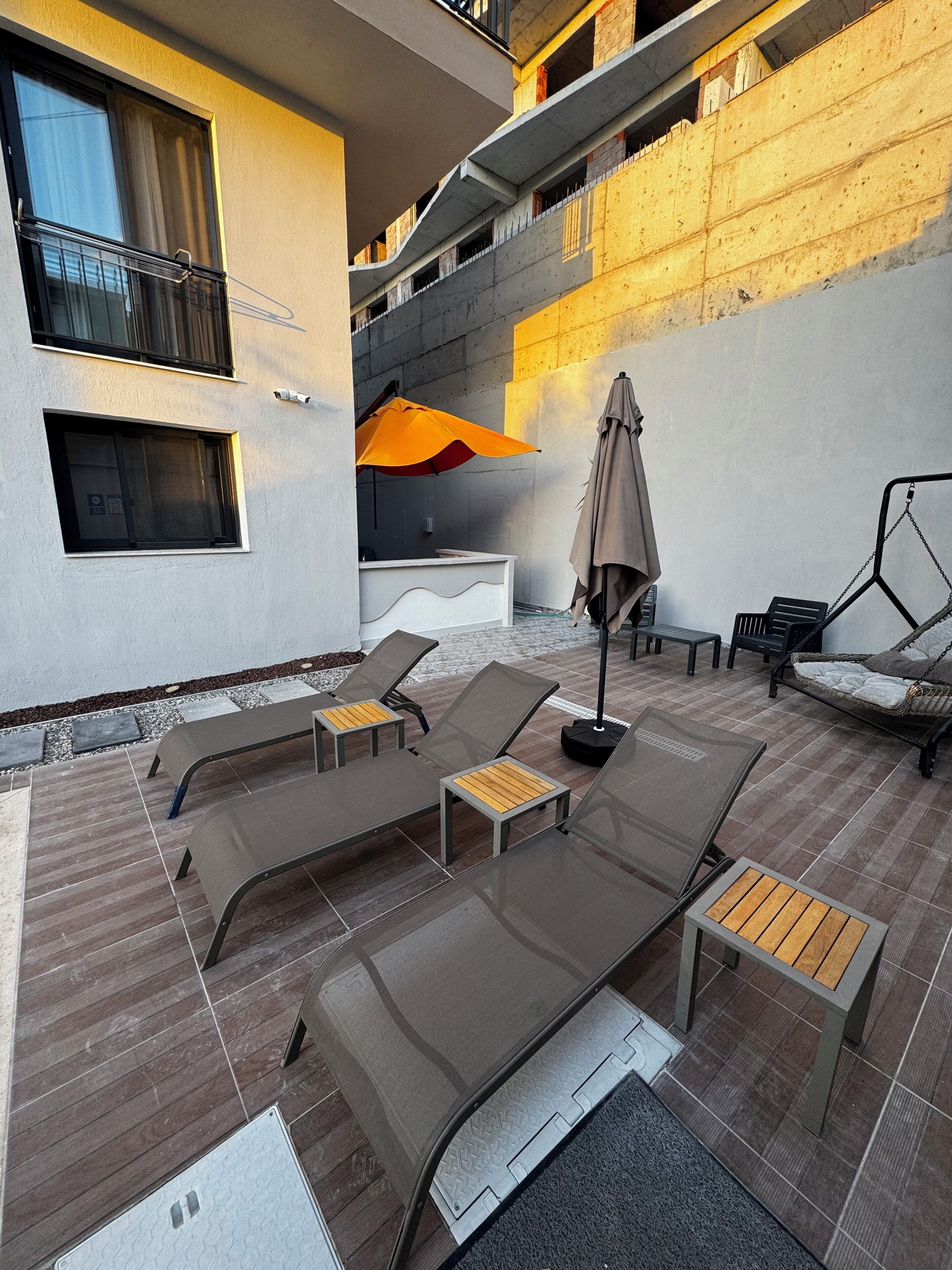 بار على حمام السباحة