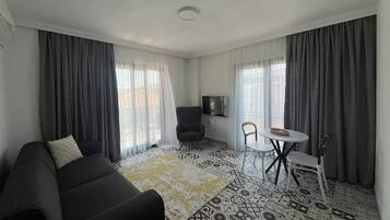 Deluxe Suite, Balcony, Sea View | Free WiFi