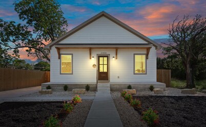 Brand-New Luxury Villa! Near Baylor University and Silos!!