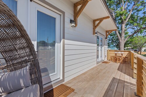 Stay in this Brand-New Luxury Villa! Near Baylor University and Silos!!