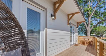 Stay in this Brand-New Luxury Villa! Near Baylor University and Silos!!