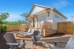 Terrace/patio - Stay in this Brand-New Luxury Villa! Near Baylor University and Silos!! (Waco)