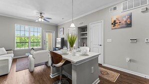 Interior - 1BR Near The Woodlands Pool, Gym & Free Parking (Magnolia)