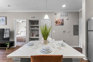 1 bedroom, bed sheets - Bright 1BR in Magnolia + Near Woodlands Waterway (Magnolia)