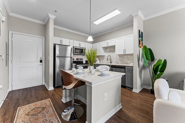 Fridge, microwave, oven, stovetop - Bright 1BR in Magnolia + Near Woodlands Waterway (Magnolia)