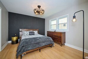 4 habitaciones, tabla de planchar con plancha, wifi y ropa de cama 