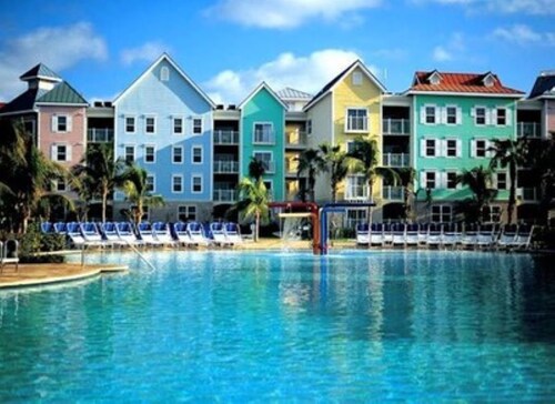 Charming 2-bedroom apartment with AC, and lots of amenities in Paradise Island