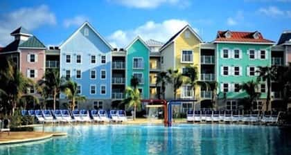 Charming 2-bedroom apartment with AC, and lots of amenities in Paradise Island