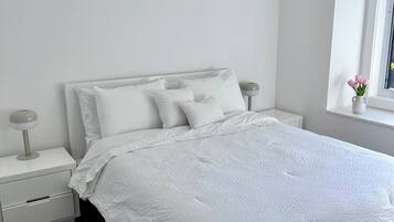 1 dormitorio, tabla de planchar con plancha, wifi y ropa de cama